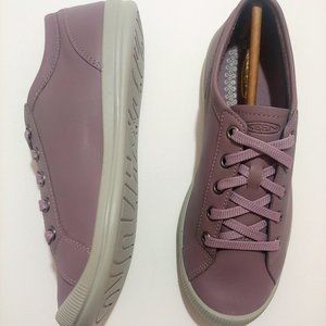 New With Box Keen Sneakers size:6.5